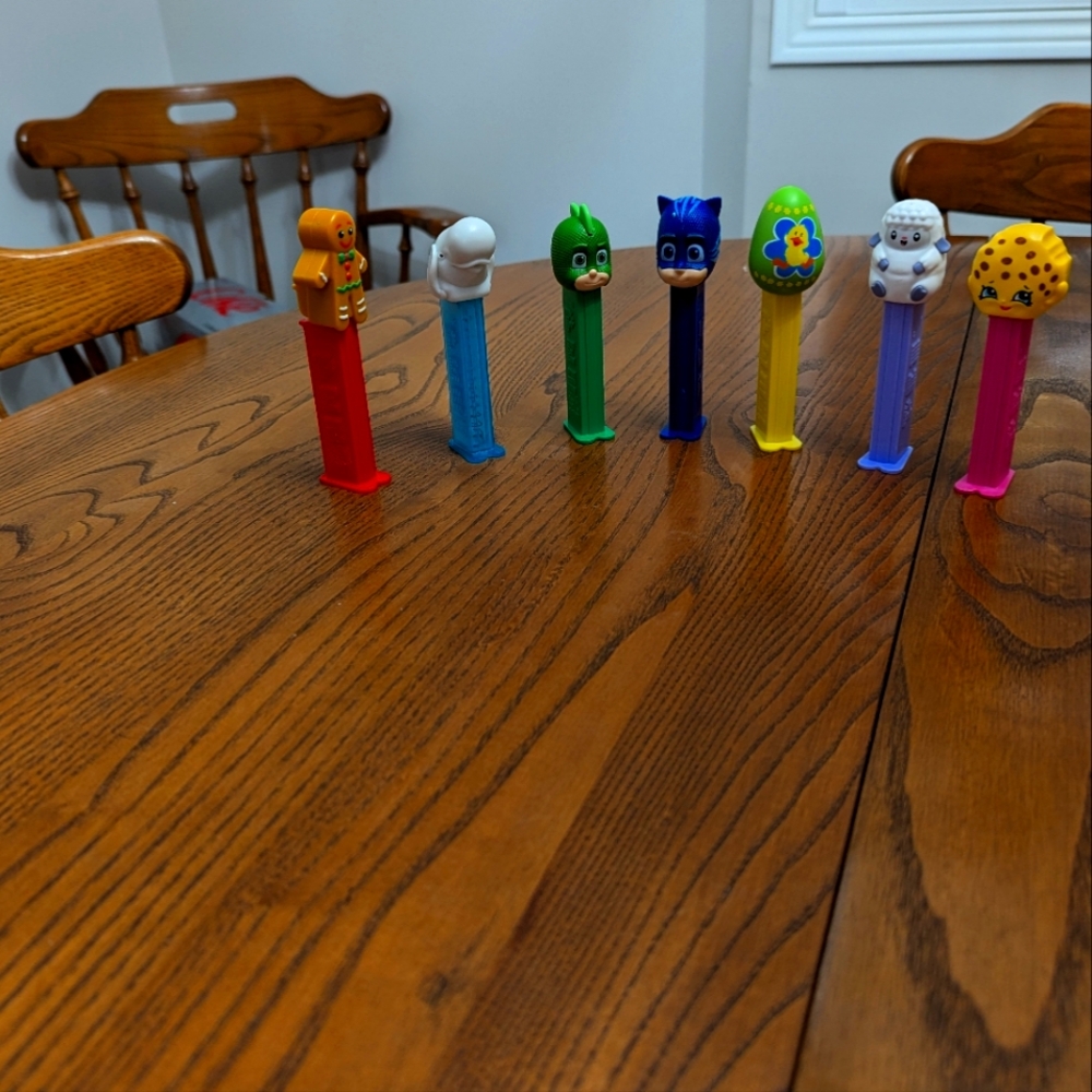 - Lot of 7 Pez Dispensers. EUC. made in Hungary and China. Collectible.